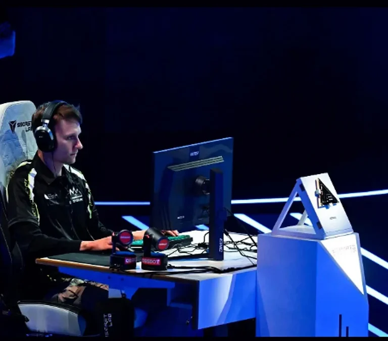 كأس العالم للرياضات الإلكترونية: الفنلندي “Serral” يُتوَّج ببطولة StarCraft
