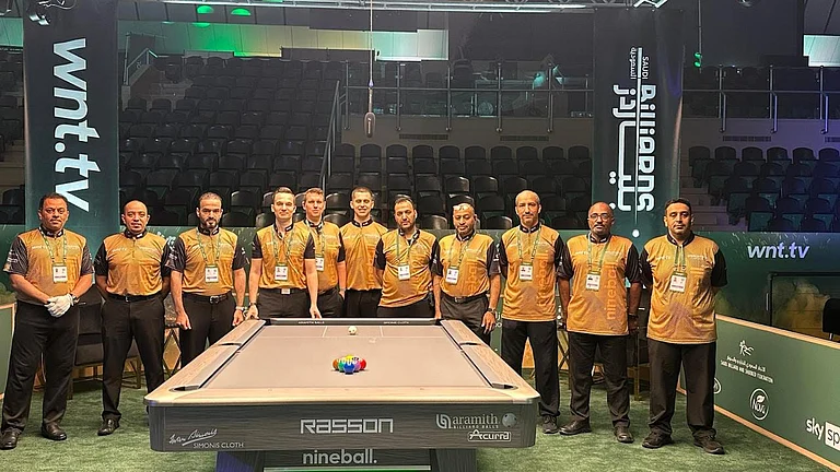 إشادة دولية بالحكام السعوديين في بطولة العالم للبلياردو 2025 بجدة