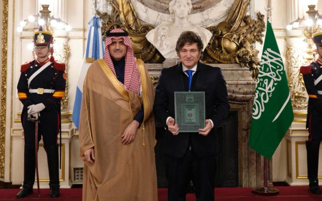 السفير الغامدي يسلم أوراق اعتماده لرئيس الأرجنتين