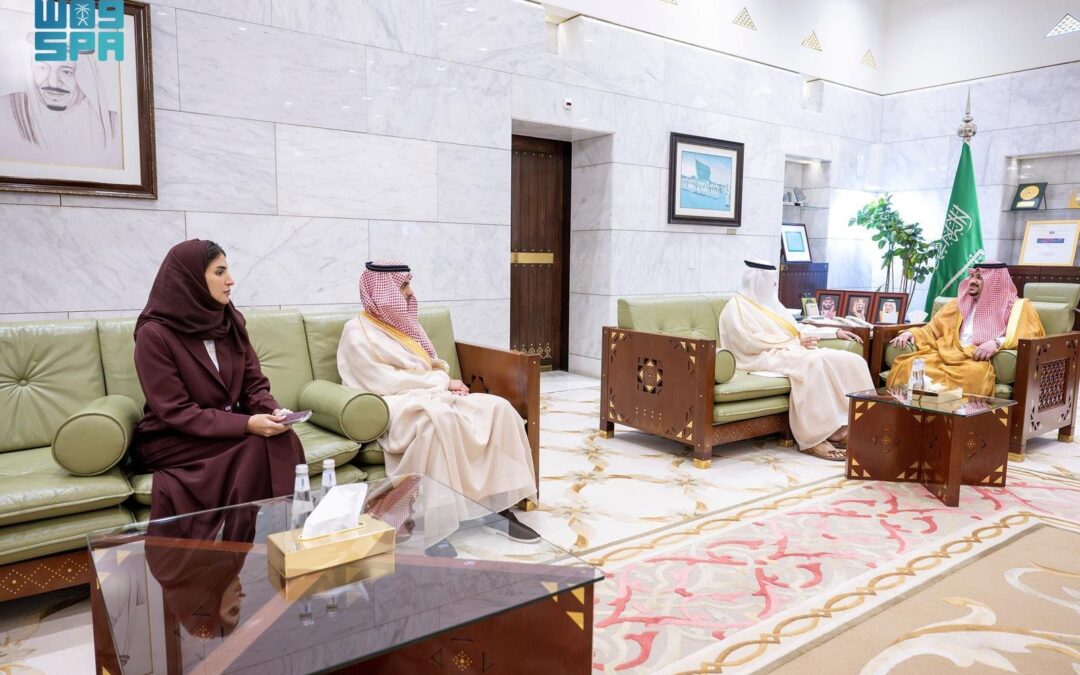 نائب أمير الرياض يتابع مؤشرات التقدم الرقمي وممكنات العاصمة لبناء اقتصاد ذكي