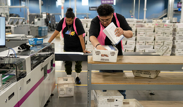 أميركا تفرض رسوما جمركية على الطرود الصغيرة