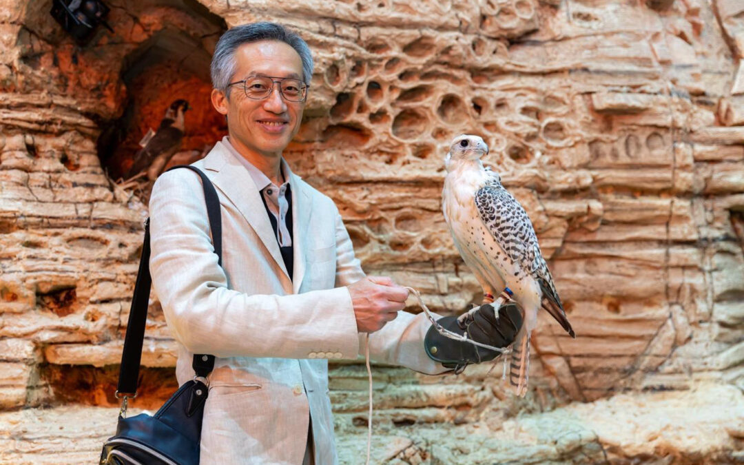 سفير اليابان يزور المزاد الدولي لمزارع إنتاج الصقور 2025