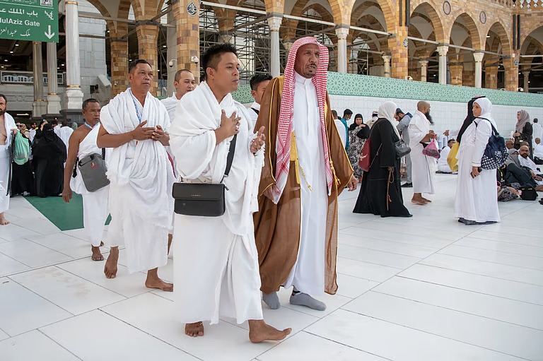 بمشاركة ميدانية مكثفة.. “رئاسة الحرمين” تضبط مخالفات التطويف وتدعو للخشوع