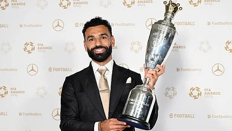 نجم ليفربول محمد صلاح يفوز بجائزة الأفضل بالدوري الإنجليزي من رابطة المحترفين