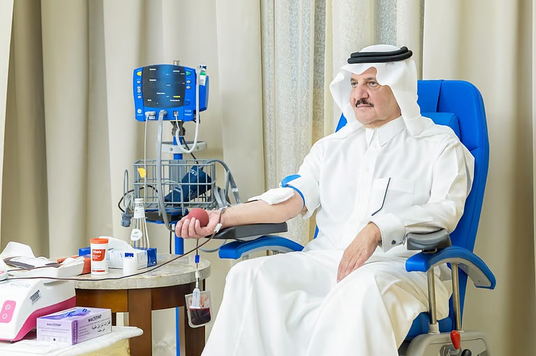 “أمير الشرقية” يشارك في الحملة الوطنية للتبرع بالدم التي أطلقها سمو ولي العهد