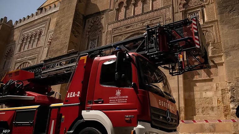 “أضرار محدودة” إثر حريق في مسجد قرطبة التاريخي بإسبانيا