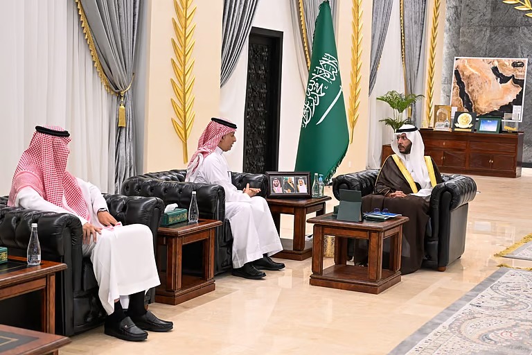 “محافظ الطائف” يتابع تقرير “تراحم” ويشيد بدورها في دعم السجناء وأسرهم