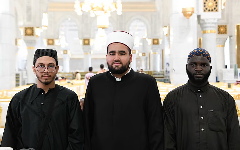 مشاركون في مسابقة الملك عبدالعزيز الدولية: التحكيم الإلكتروني عزز العدالة.. وإقامة التصفيات النهائية بجوار الكعبة وسام شرف
