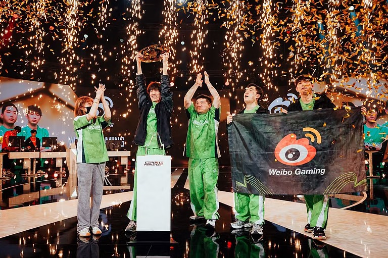 فريق Weibo Gaming الصيني يحقق البطولة 19 في كأس العالم للرياضات الإلكترونية 2025