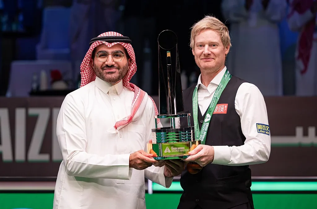 نائب وزير الرياضة يتوّج الأسترالي نيل روبرتسون بلقب “الماسترز للسنوكر 2025”
