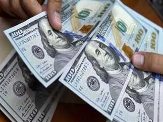 تراجع أسعار الدولار مع استقرار مؤشره
