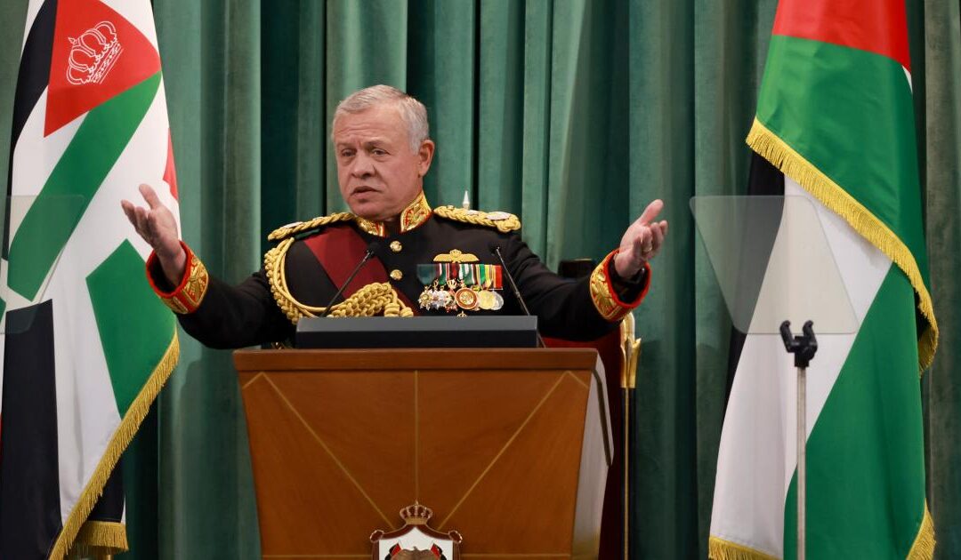 “ملك الأردن” يتمسك بحل الدولتين ويرفض خطة الاستيطان بمنطقة E1