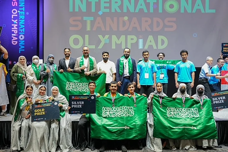 السعودية تتوّج بالذهب في الأولمبياد الدولي للمواصفات 2025 بكوريا