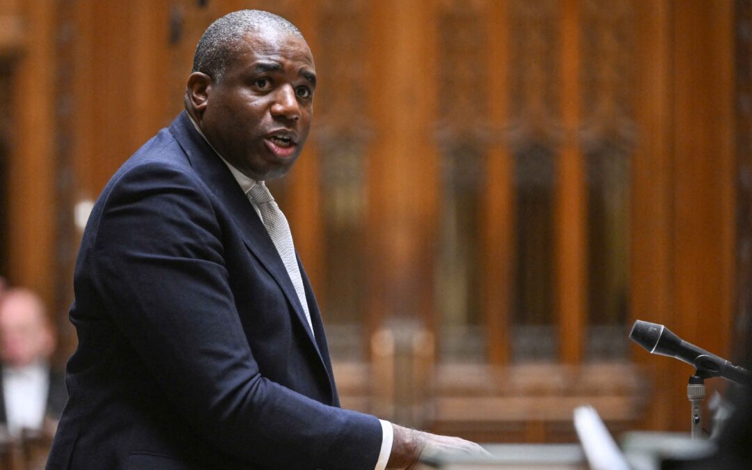 وزير خارجية بريطانيا: إطلاق النار على منتظري المساعدات في غزة “أمر مقزز”