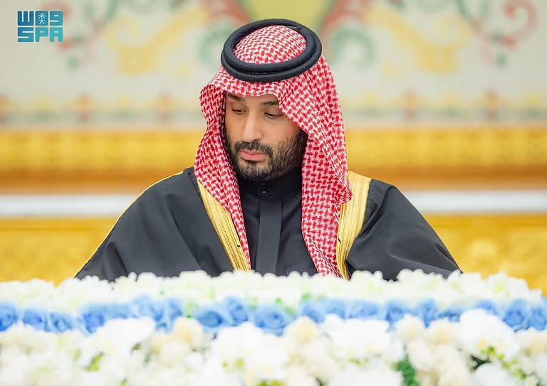 ولي العهد يتلقى اتصالًا هاتفيًا من رئيس دولة فلسطين