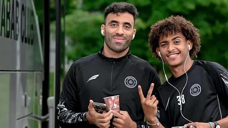 بعد نهاية فترة إعارته للهلال.. “حمدالله” يعود للشباب ويشارك في التدريبات الجماعية