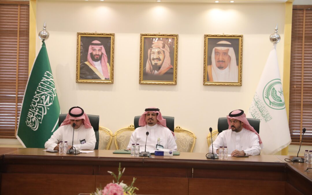 محافظ بيشة يرأس اجتماع السلامة المرورية