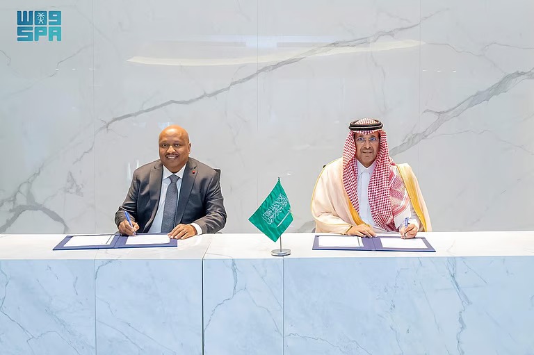 مدن” توقع اتفاقية ثلاثية لإنشاء مركز التميز للذكاء الاصطناعي لدعم التحول الصناعي الرقمي