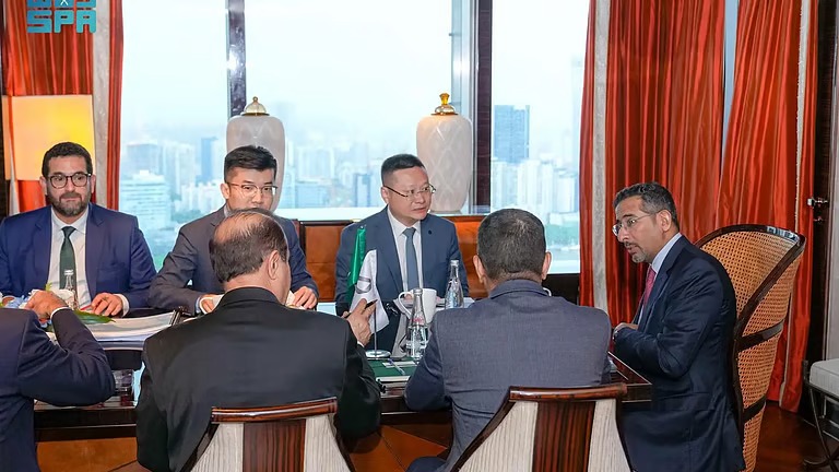 “وزير الصناعة” يبحث توطين الصناعات عالية القيمة بالمملكة مع شركات صينية