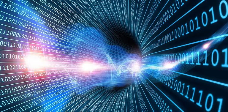 مهندسون يُدخلون الإنترنت الكمومي إلى الألياف الضوئية التجارية لأول مرة