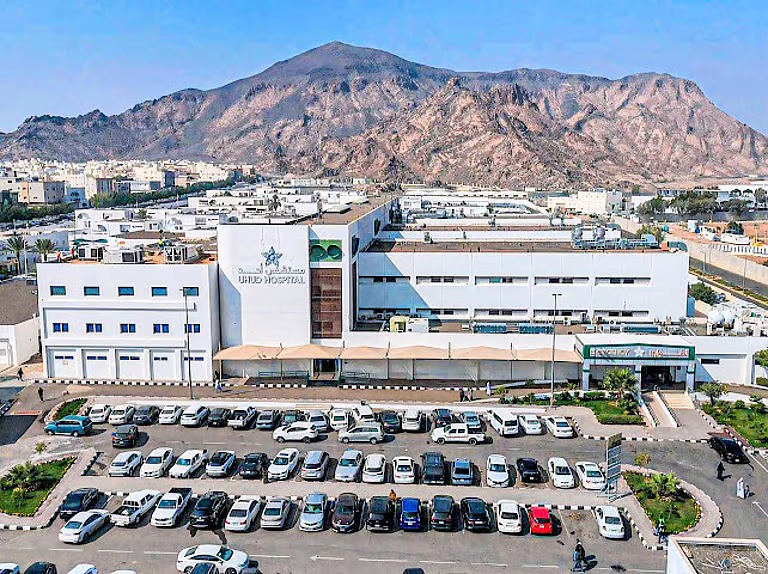 تدخل جراحي دقيق يعيد البصر لمقيم مصري بالمدينة المنورة