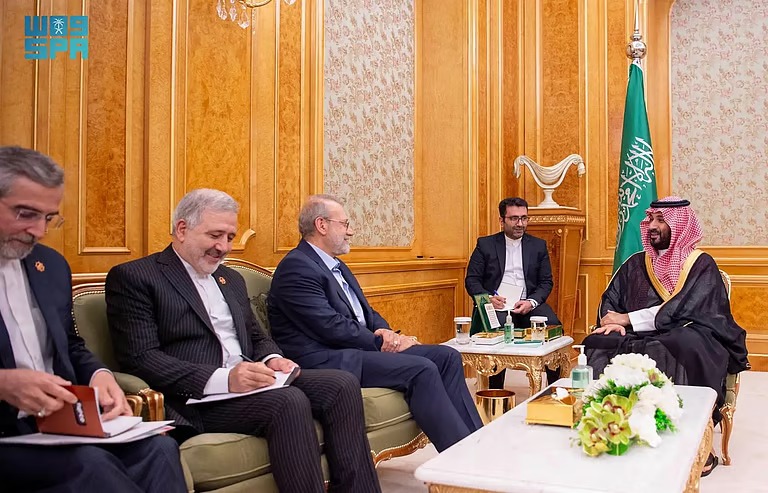 “ولي العهد” يستقبل الأمين العام لمجلس الأمن القومي الإيراني