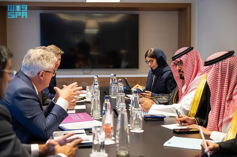“وزير الاقتصاد والتخطيط” يلتقي الرئيس التنفيذي للجمعية الدولية لمنتجي النفط والغاز
