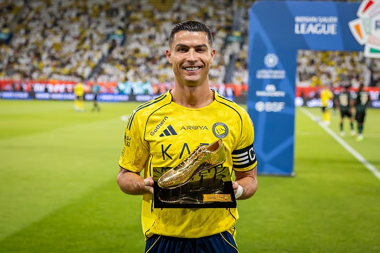 “دوري روشن”: أبطال الموسم 2024-2025 يتسلّمون جوائزهم