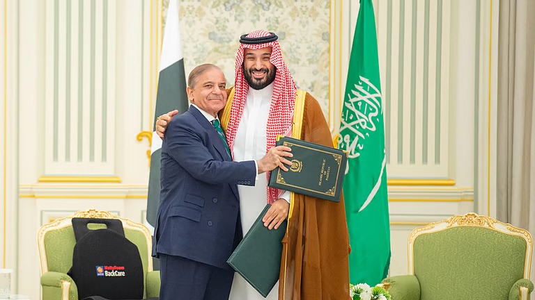 “السعودية وباكستان” توقعان اتفاقية دفاع إستراتيجي