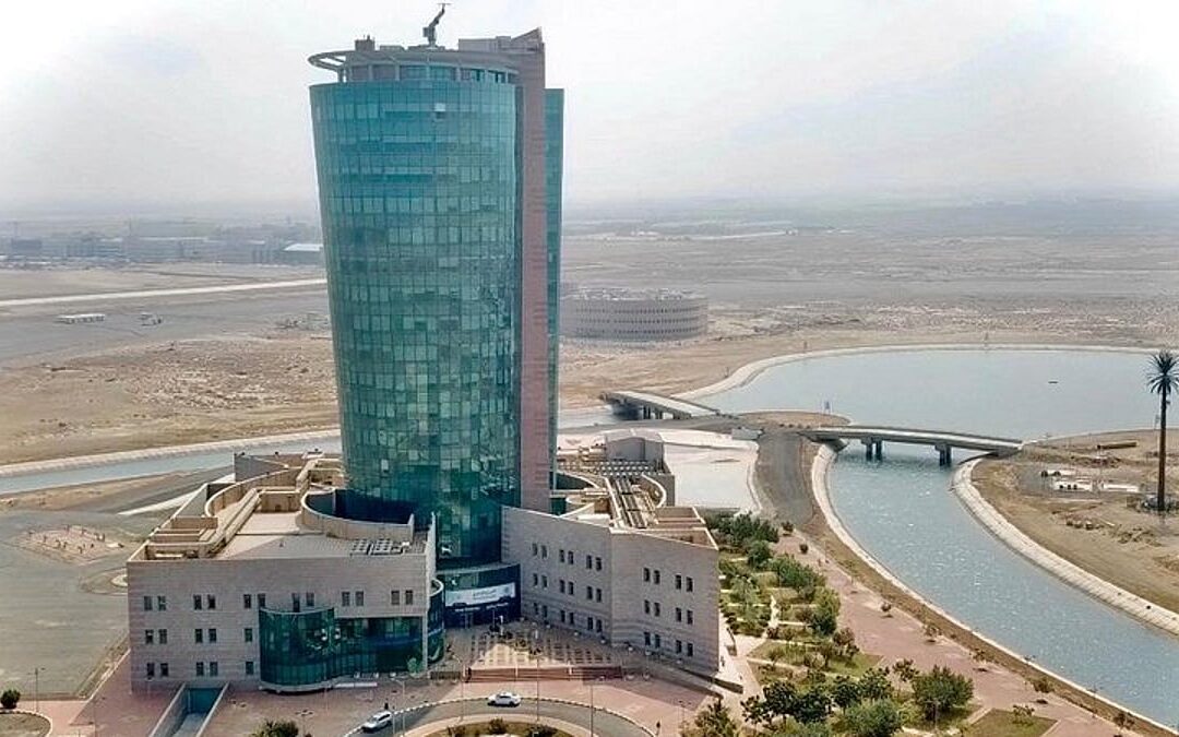 جامعة جازان تنظم ورش عمل استباقية لملتقى “أبحاث السرطان 2025”