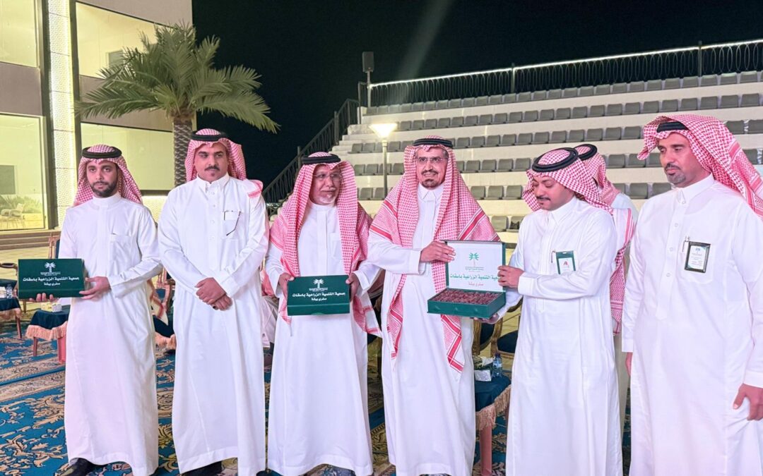 جمعية باسقات الزراعية تقيم لقاءً مع فريق المركز الوطني للنخيل والتمور وغرفة بيشة