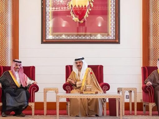 “ملك البحرين” يستضيف وزير الخارجية ويبحثان تعزيز العلاقات الثنائية