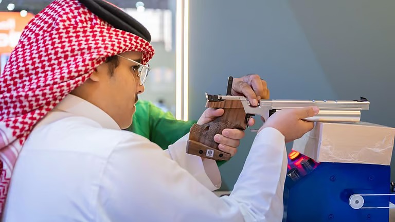 “الاتحاد السعودي للرماية” يتيح تجربة الرماية لزوار معرض الصقور والصيد السعودي الدولي 2025