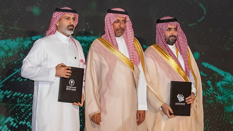 برعاية وزير الصناعة.. شراكة بين اللجنة الوطنية للحديد والصلب وبي ستوديو لتطوير العلامات التجارية