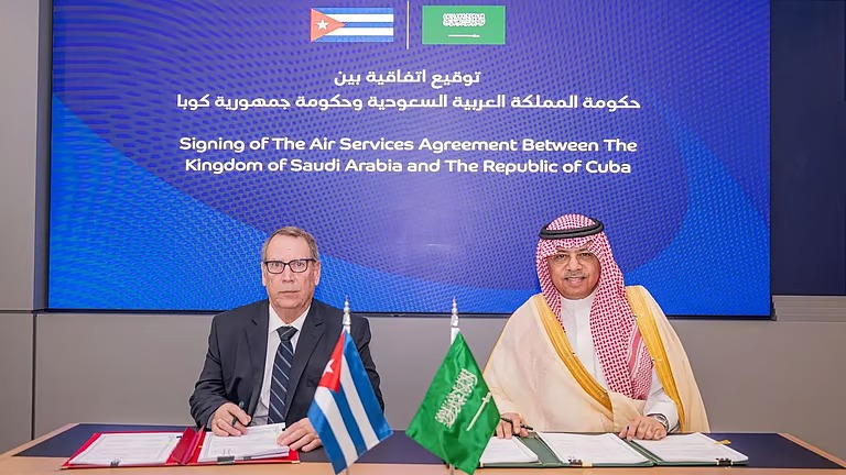 “المملكة وكوبا” تعقدان اتفاقية طيران تعزز الربط الجوي إلى 250 وجهة عالميًا