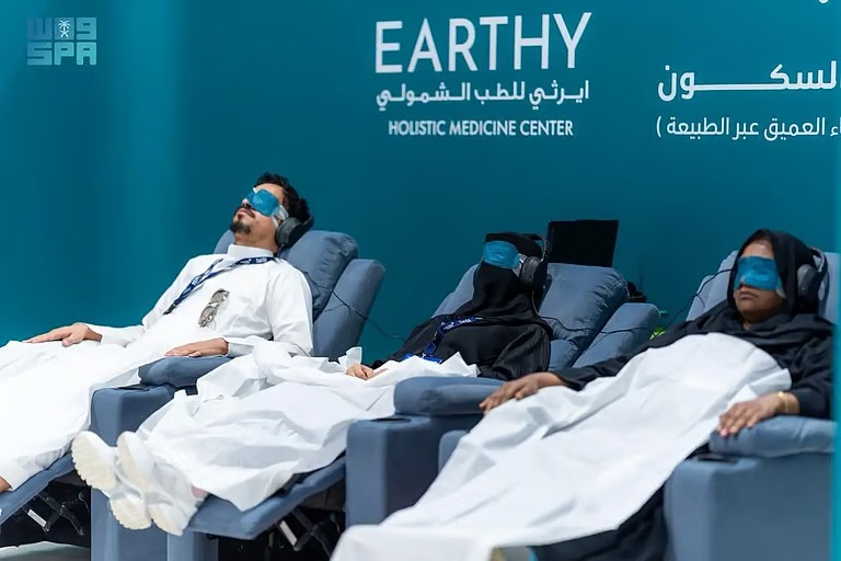 “العلاج بالصوت” يجذب الزوار في “عِش بصحة” بـ”الصحة العالمي 2025″