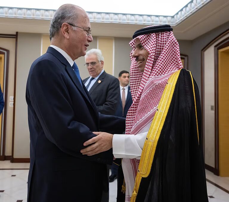 رئيس وزراء فلسطين يستضيف الأمير فيصل بن فرحان