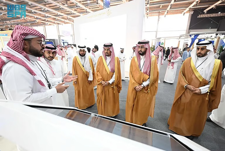 رئيس “الغذاء والدواء” يدشّن نموذجًا ذكيًا للتنبؤ بنقص الأدوية