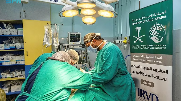 فريق طبي سعودي يجري 116 عملية جراحية دقيقة في دمشق