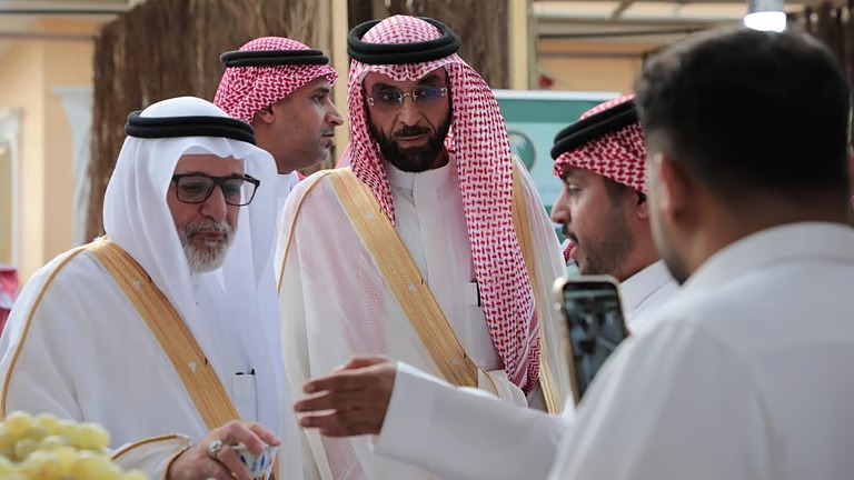 مهرجان العنب والرمان 2025 بالطائف يستقطب رئيس الجامعة ويعزز الشراكة الزراعية