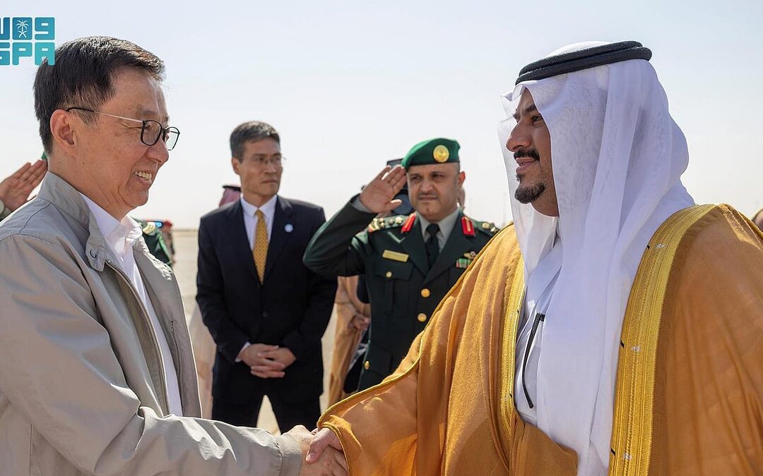 نائب رئيس جمهورية الصين الشعبية يغادر الرياض وفي مقدمة مودعيه نائب أمير المنطقة