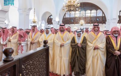 نائب أمير الرياض يؤدي صلاة الميت على عبدالله الشثري
