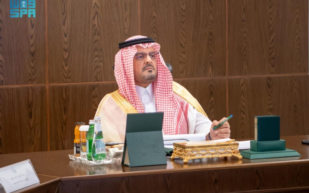 “نائب أمير مكة” يرأس اجتماعًا مع الجهات المعنية لمتابعة جاهزية الحج