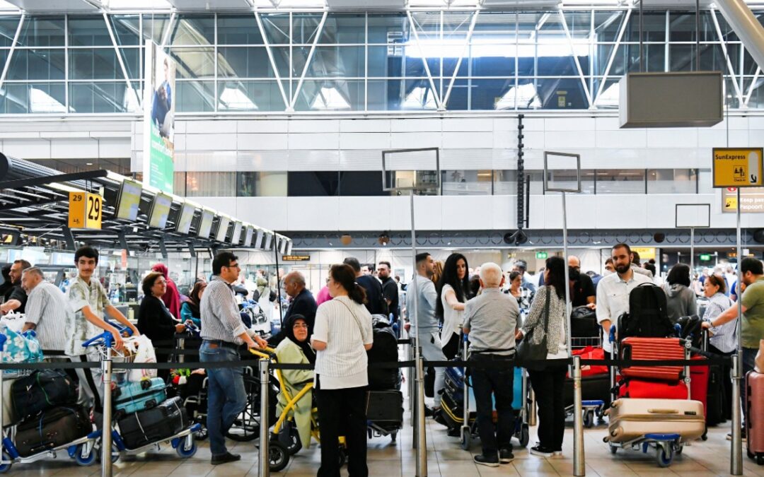 وزير دفاع هولندا: تعليق عمليات مطار أيندهوفن بعد رصد طائرات مسيرة