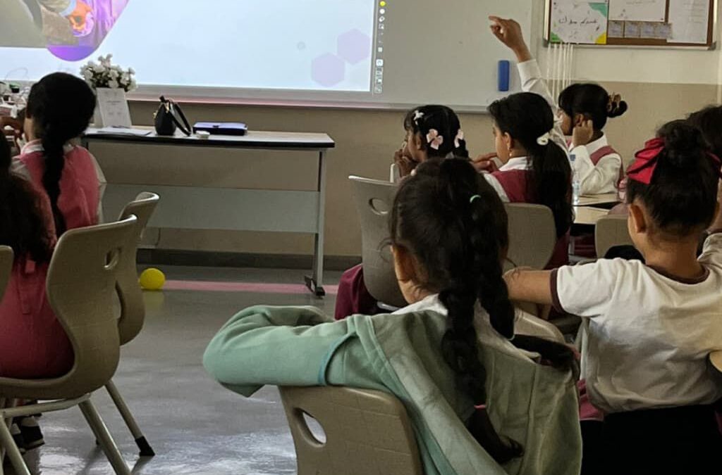 جمعية حماية الأسرة تقدم برنامج “طفل واعي” بالتعاون مع المدرسة السادسة بجدة