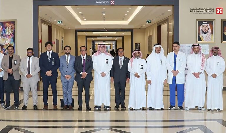 “وزير الخارجية والسياحة بسريلانكا” يزور مستشفى الدكتور سليمان الحبيب بالصحافة