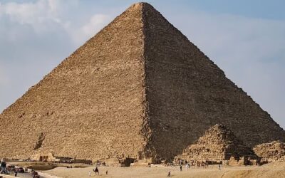 زاهي حواس: مصر تعلن عن “كشف أثري كبير” داخل هرم خوفو العام المقبل
