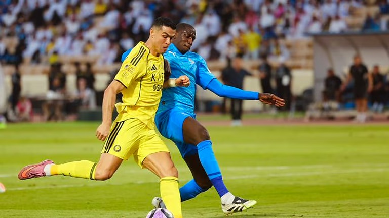 النصر في الصدارة.. والأهلي يحسم قمة “ديربي جدة “