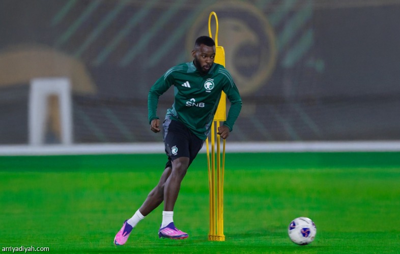 استبعاد تمبكتي من معسكر الأخضر بسبب الإصابة في القدم اليمنى