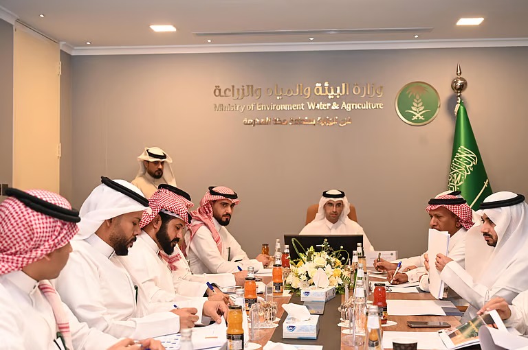 “الخليف” يتفقد فرع البيئة بمكة.. ويؤكد: تكامل الجهود يحقق الأثر الملموس